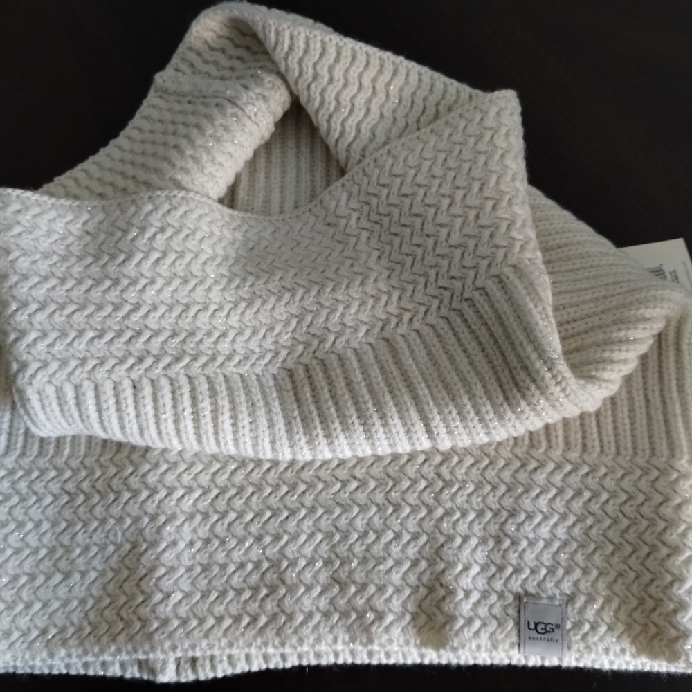 UGG scarf